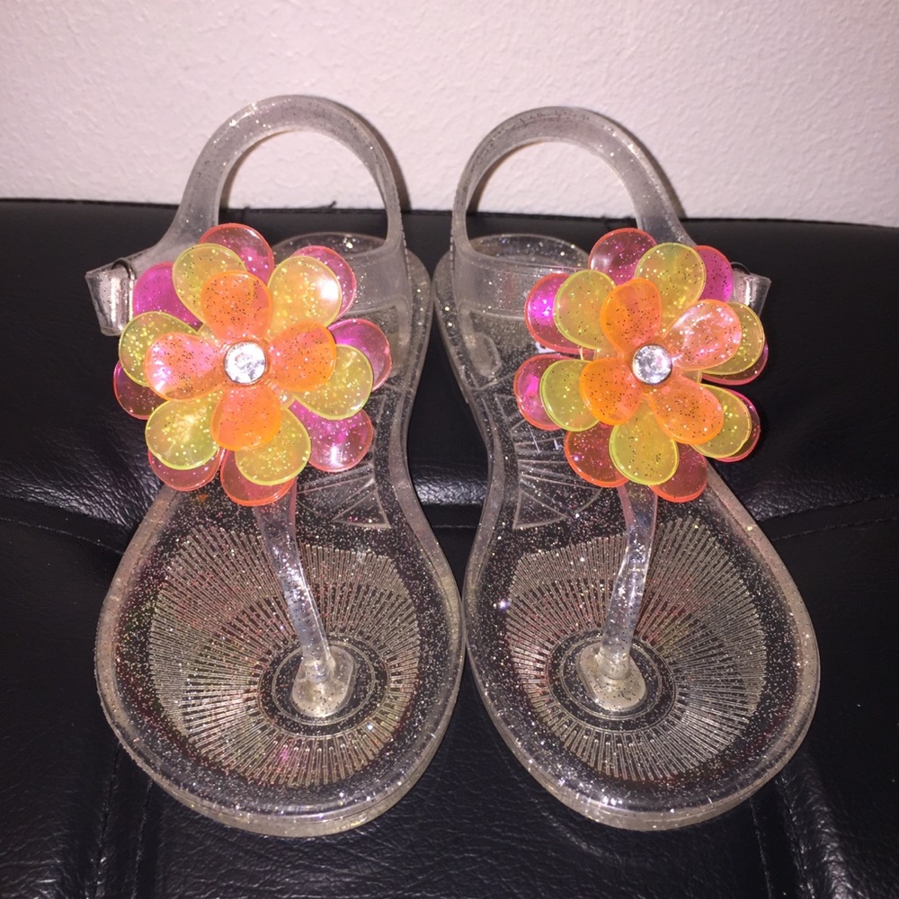 Girl’s Carter’s Flower Sandals (size 9) 🌸 EUC